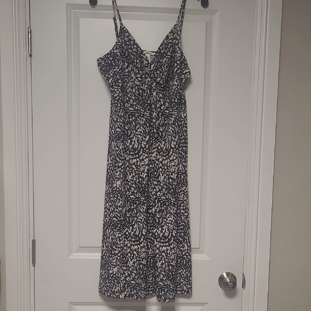 Elegant Black and White Patterned Dress